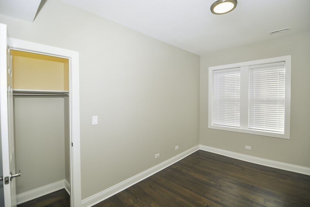 Building Photo - 2230 N Sawyer Ave