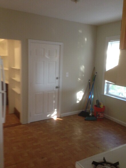 Building Photo - 98 Forest Hills St