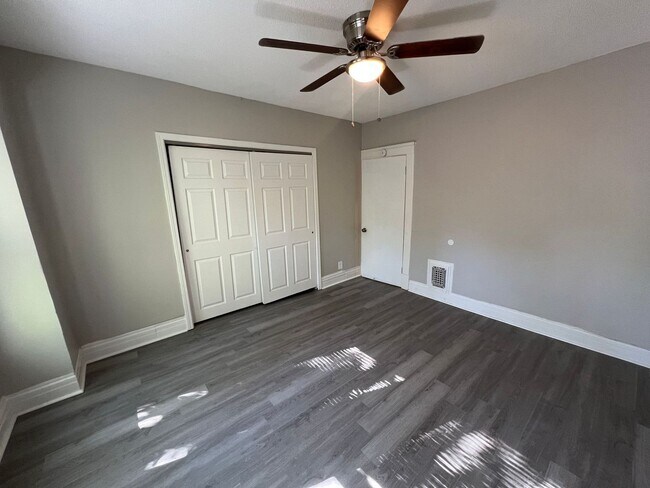Building Photo - Completely Renovated 3 Bed / 2 Bath Home!
