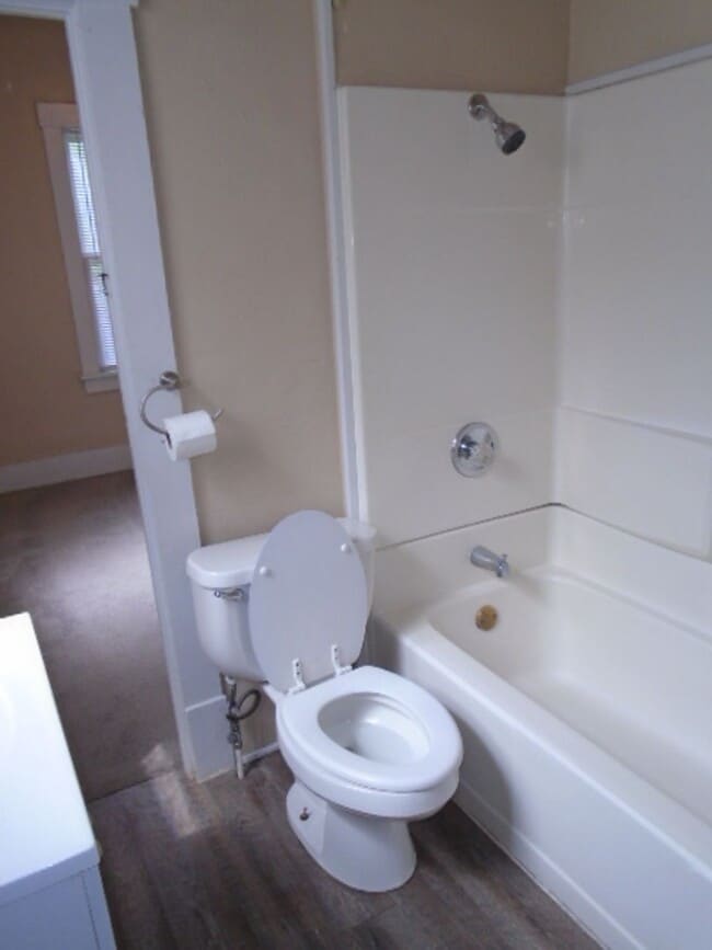 Building Photo - 1810 Leavenworth St