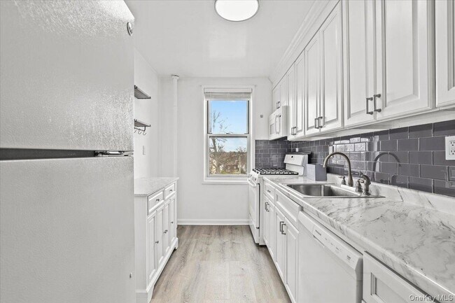 Building Photo - 1 Oakridge Pl