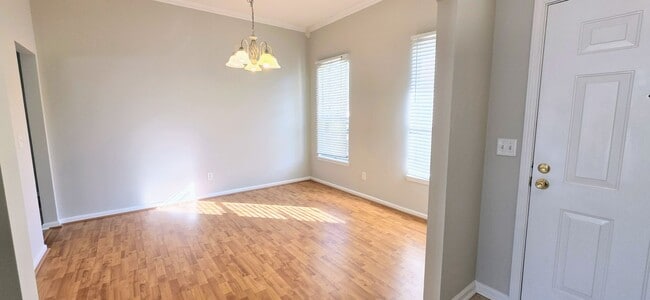 Building Photo - Cosey Cul-De-Sac Living in the Desirable Foxchase Community!