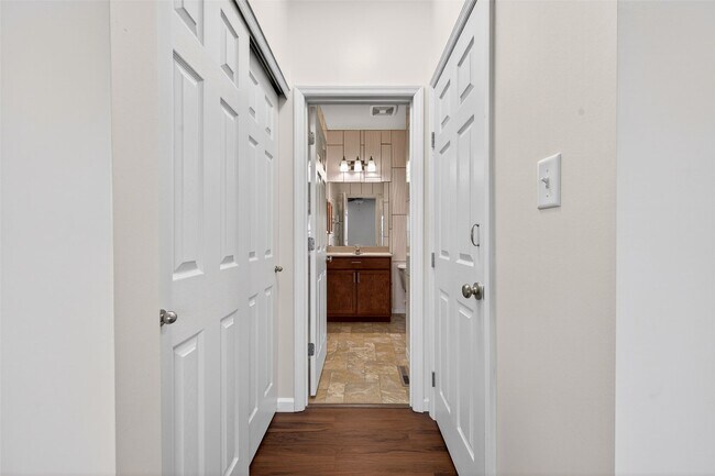 Building Photo - 3501 Charlestowne Crossing Dr