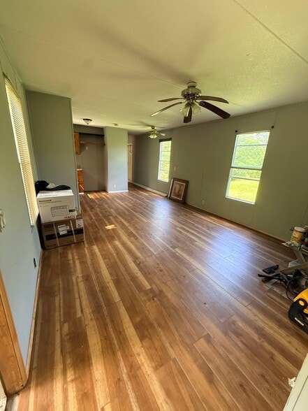 Building Photo - 1085 Ridge Rd