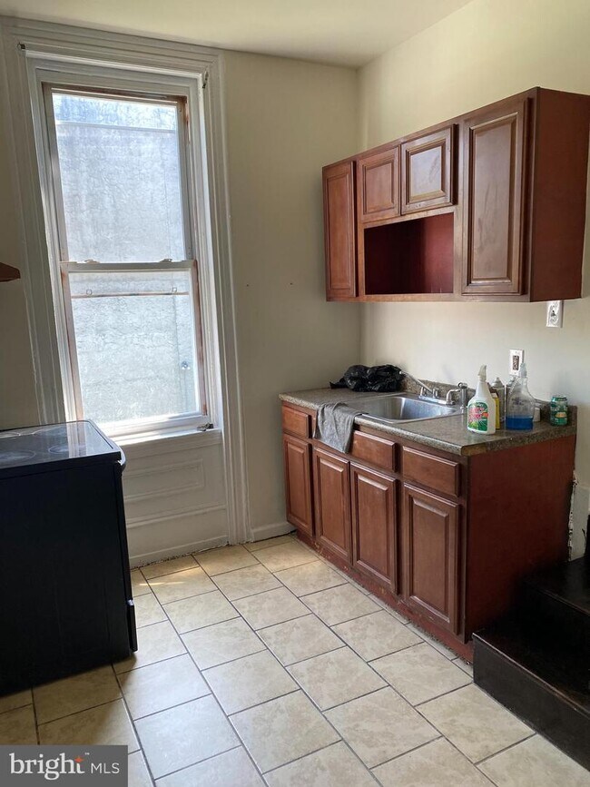 Building Photo - 649 N 40th St