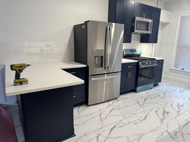 Building Photo - 775 University Ave