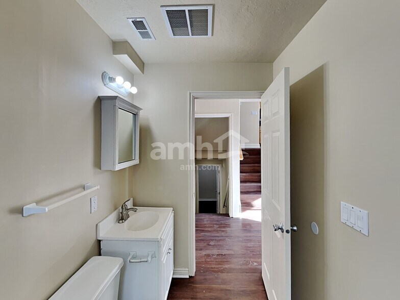 Building Photo - 2262 E 2900 N