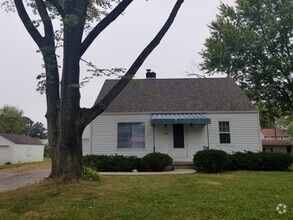 Building Photo - 3 BR Cape Cod