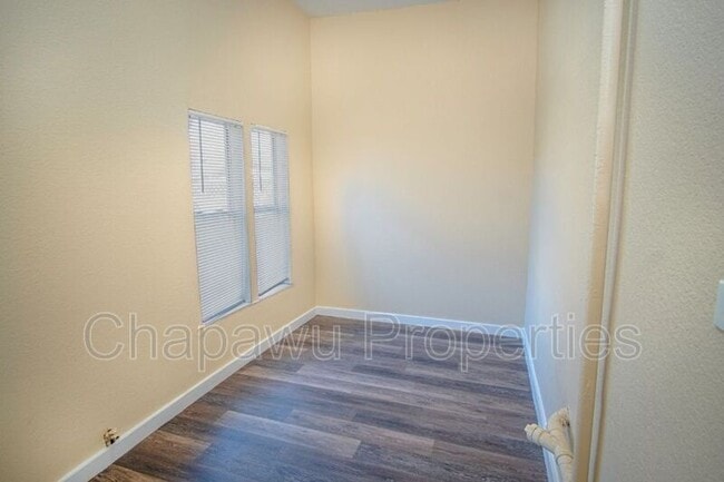 Building Photo - 125 Southolme Ave