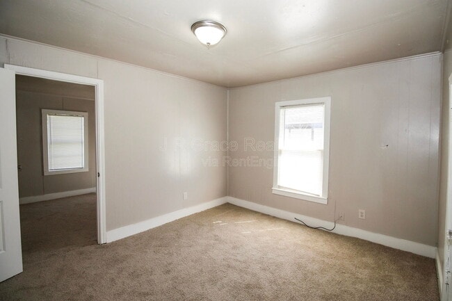 Building Photo - 933 Houston St