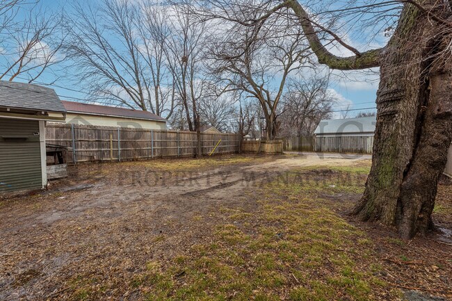 Building Photo - 2719 W Douglas Ave