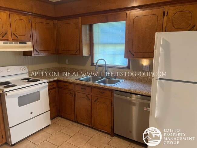 Building Photo - Centrally Located Two Bedroom, One Bathroom Home