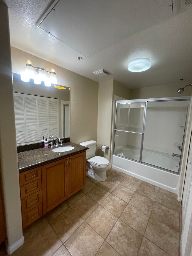 Building Photo - Adorable 1BR Condo in Carmel Valley with W...