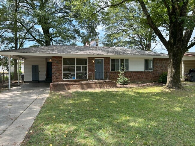 Primary Photo - 1707 Buena Vista Cir SE