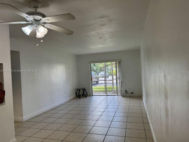 Building Photo - 15888 SW 95th Ave