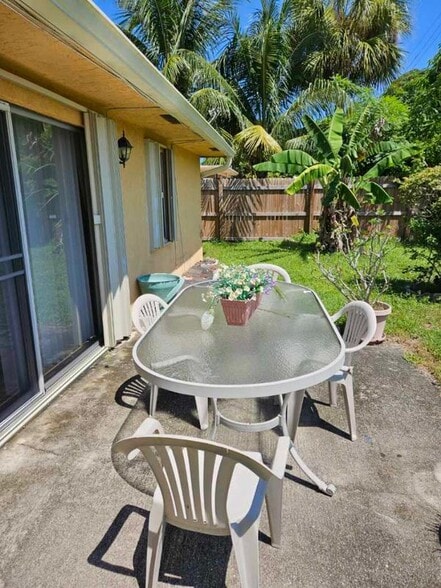 Building Photo - 3624 Ave De Gien