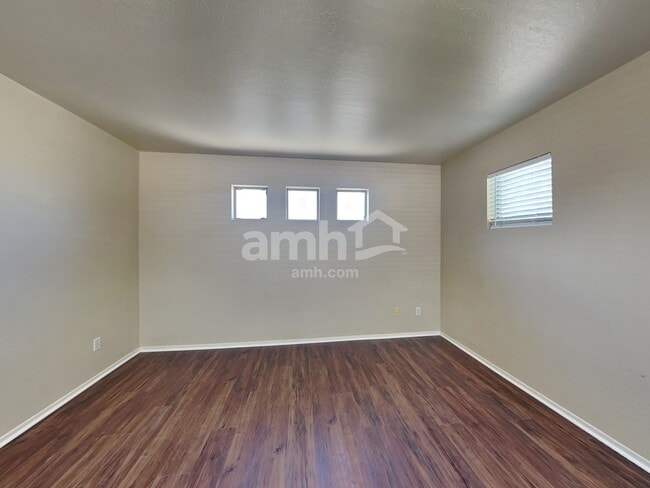 Building Photo - 2132 S Bernard