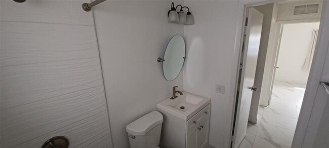 Building Photo - 602 SE 2nd Ave