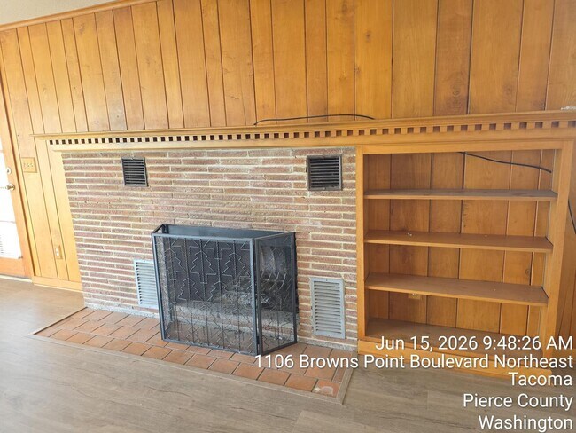 Building Photo - Tacoma views retro rambler home with Air Conditioning -  3 bed 2 bath home, available now!