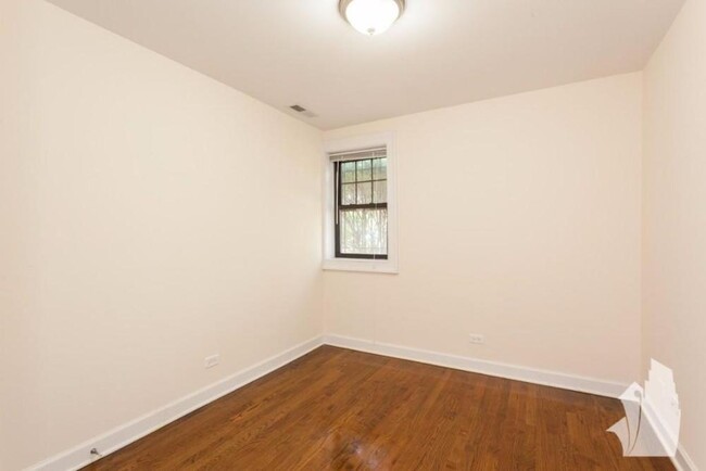 Primary Photo - 2 bedroom in Chicago IL 60640