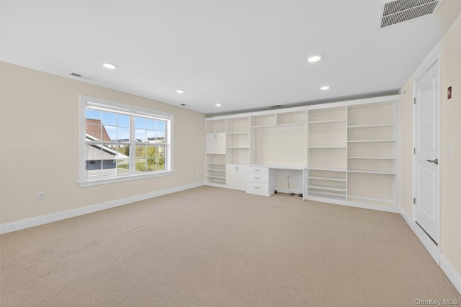 Building Photo - 402 Sacandaga Loop