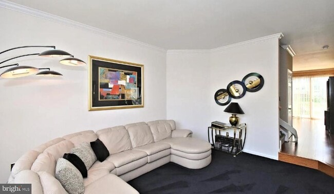 Building Photo - 235 Pinecrest Ln