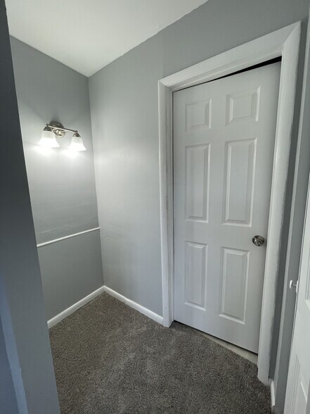 Building Photo - 2205 Walnut Ridge Est