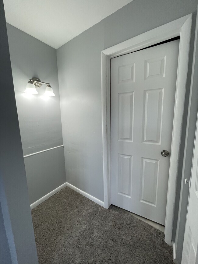 Building Photo - 2205 Walnut Ridge Est