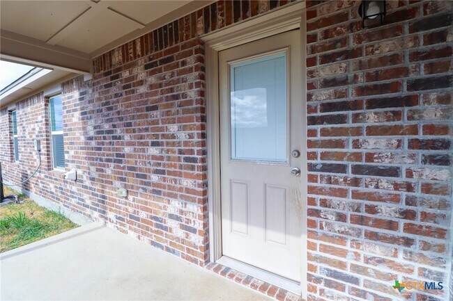 Building Photo - 1914 Castroville Trl