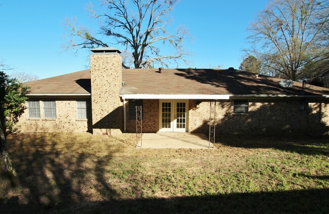 Building Photo - Stunning 4-bedroom, 2-bath house in Tyler!