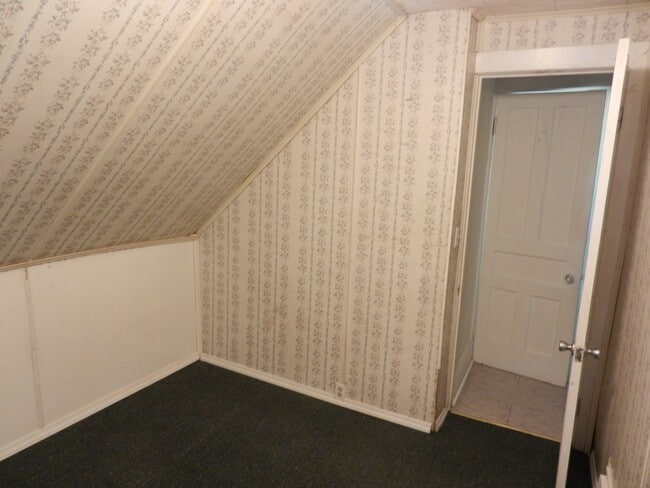 Building Photo - 1730 Willow Ave