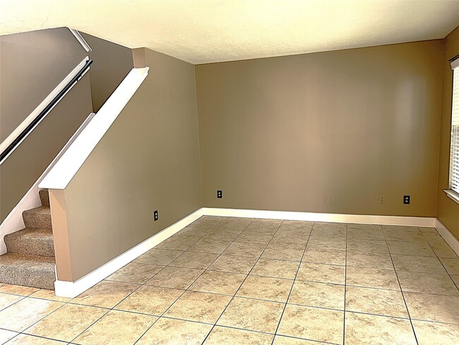 Building Photo - 6819 Kingwood Glen Dr