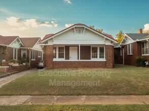Building Photo - 820 McMillon Ave