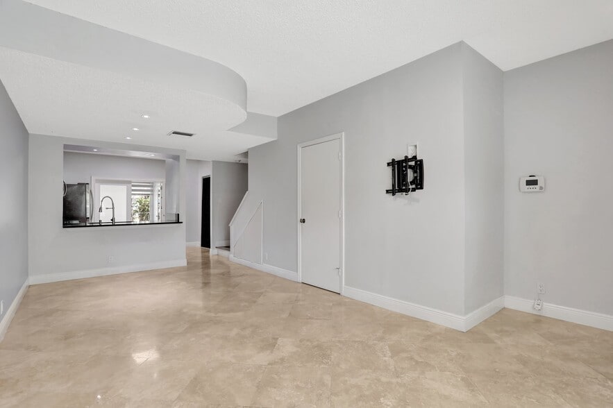 Building Photo - 3392 Cabaret Ln