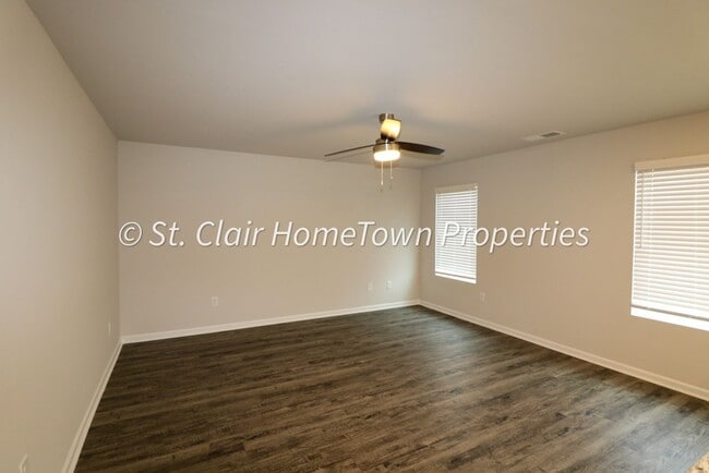 Building Photo - Lincoln Townhome
