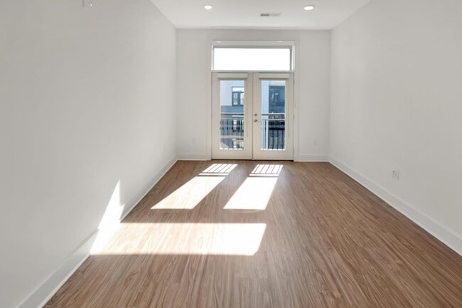 Building Photo - 650 E Brooklyn Vlg Ave