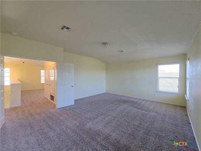 Building Photo - 5000 Willamette Ln