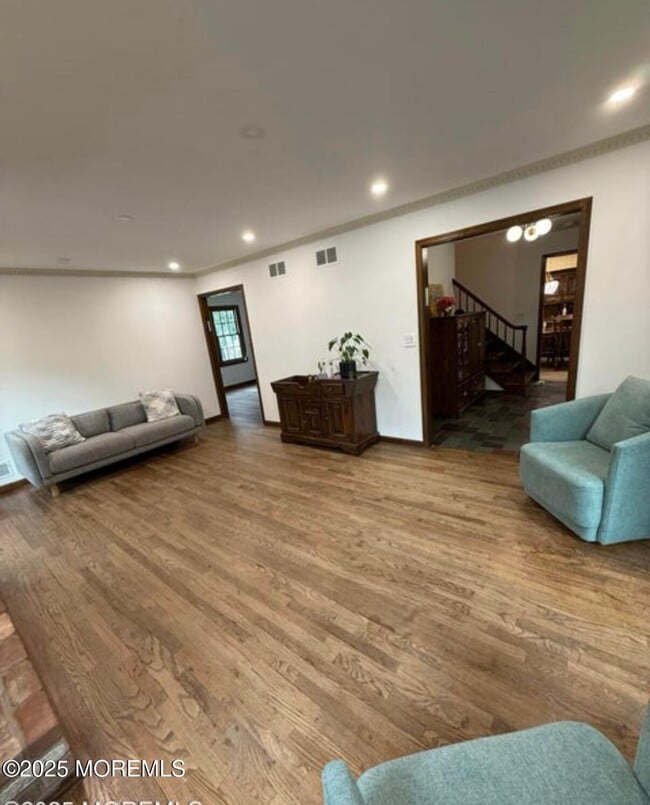 Building Photo - 530 Wall St