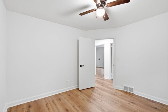 Building Photo - 2801 Mitchell Dr