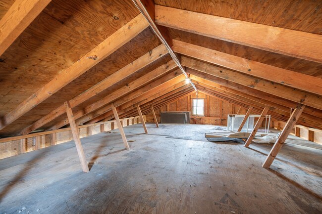 Building Photo - 3 Bedroom Home For Rent in Sandston VA With Detached Garage, Fenced Yard, and Lawn Care Included