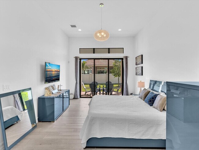 Building Photo - 8928 Bastille Cir E