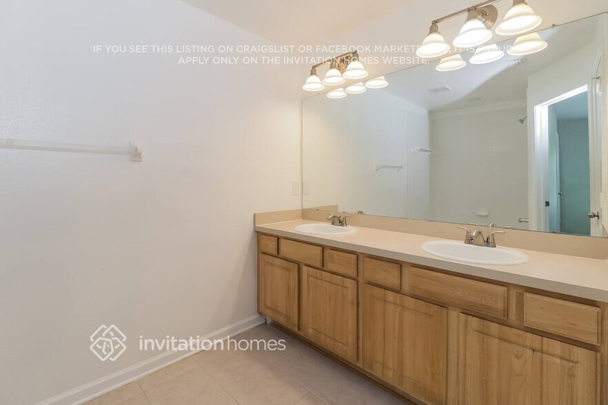 Building Photo - 26533 Castleview Way