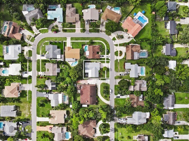 Building Photo - 5136 Beechwood Rd