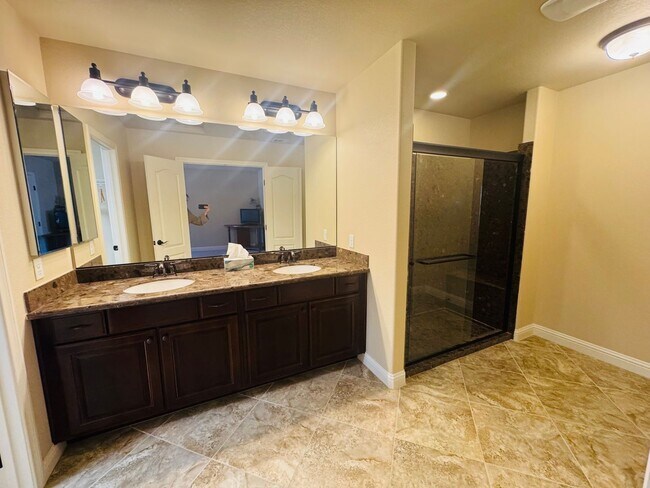 Building Photo - 4-bedroom house for rent in Highlands Ranch!