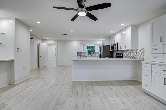 Building Photo - 5541 Aspen St