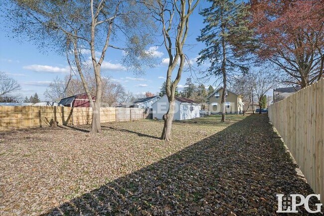 Building Photo - 5455 Douglas Rd