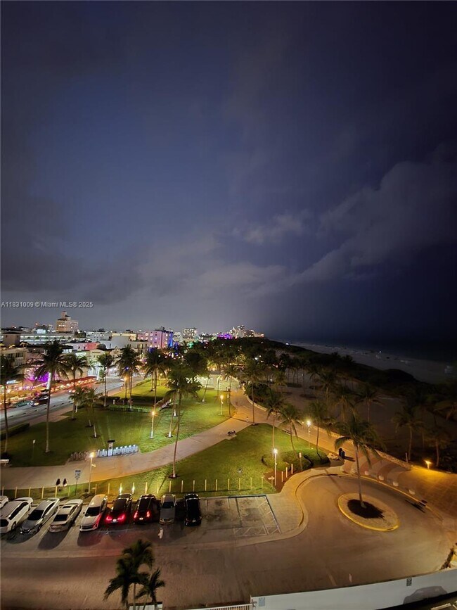 Building Photo - 465 Ocean Dr