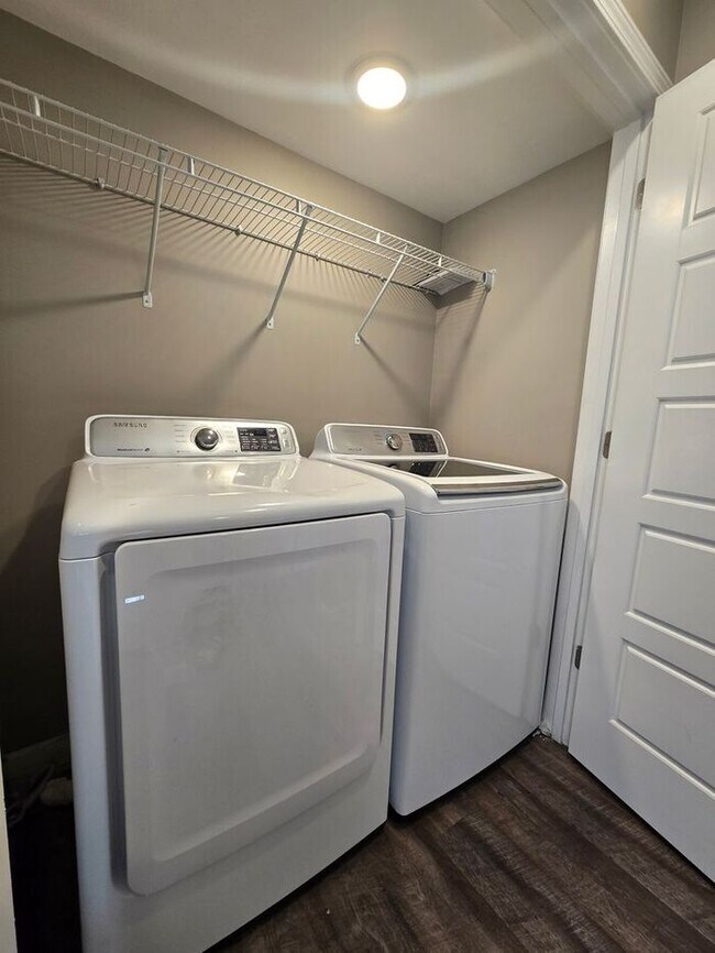 Building Photo - Your Winter Shared Housing Solution – Comfort, Convenience, and Savings!