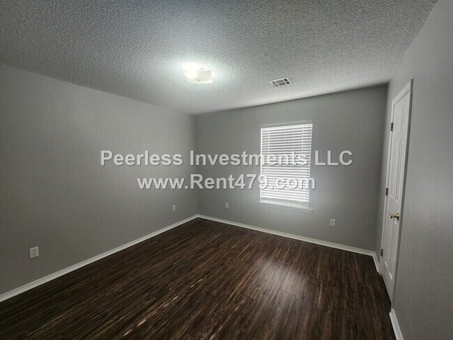 Building Photo - 511 4th Ave SW