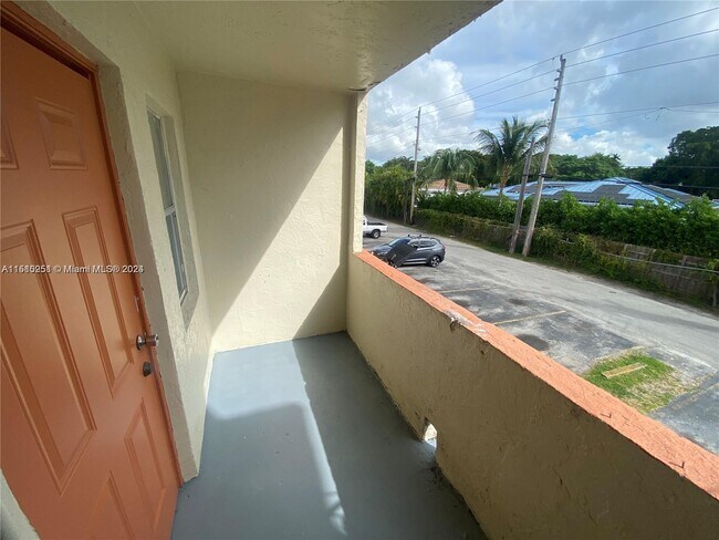 Building Photo - 1901 SW 67th Ave